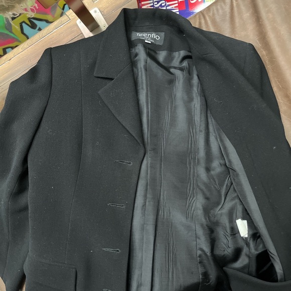 Ternglo black wool jacket size 2 fits bigger size 6? - Picture 3 of 4